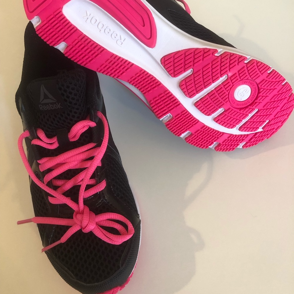 Reebok Women's Runner 2.0 MT Track Shoe, sz 9